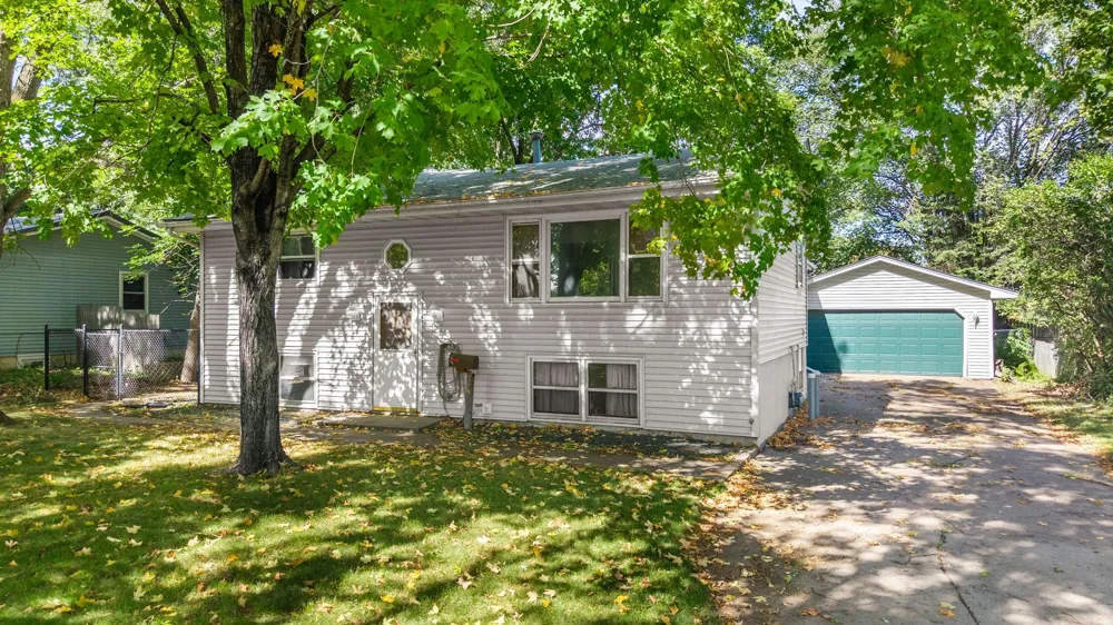324 11th Avenue SW Cambridge, MN 55008