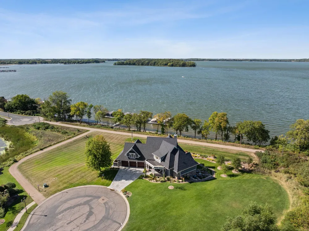 854 Beach Road Waconia, MN 55387