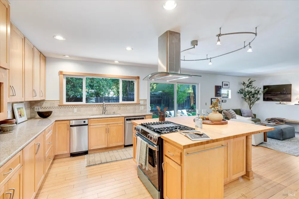 2140 Alejandro Drive Santa Rosa, CA 95405