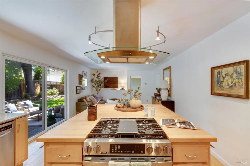 2140 Alejandro Drive Santa Rosa, CA 95405