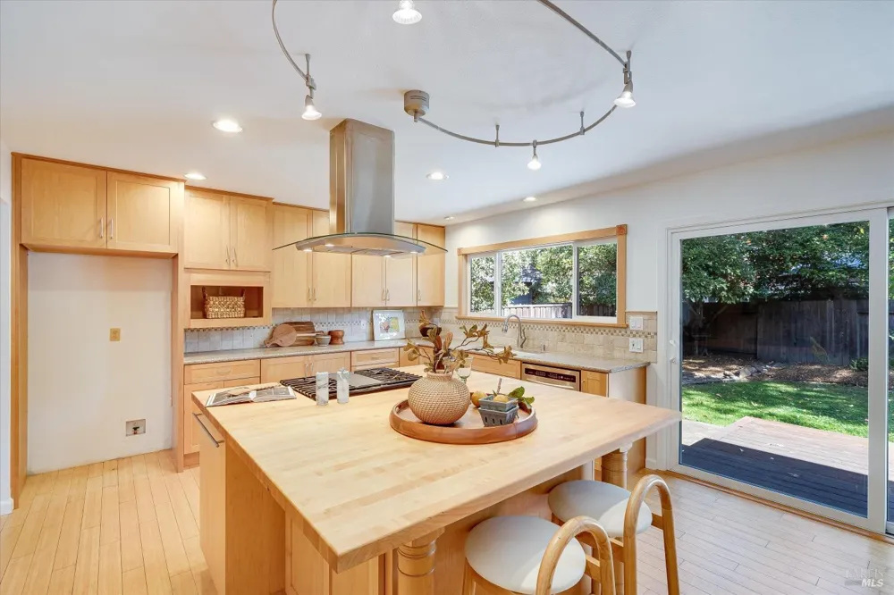 2140 Alejandro Drive Santa Rosa, CA 95405