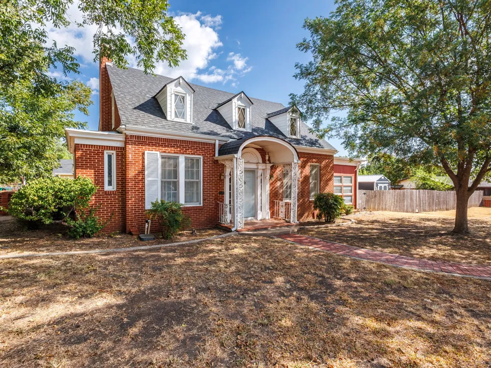 1016 W Walnut Coleman, TX 76834