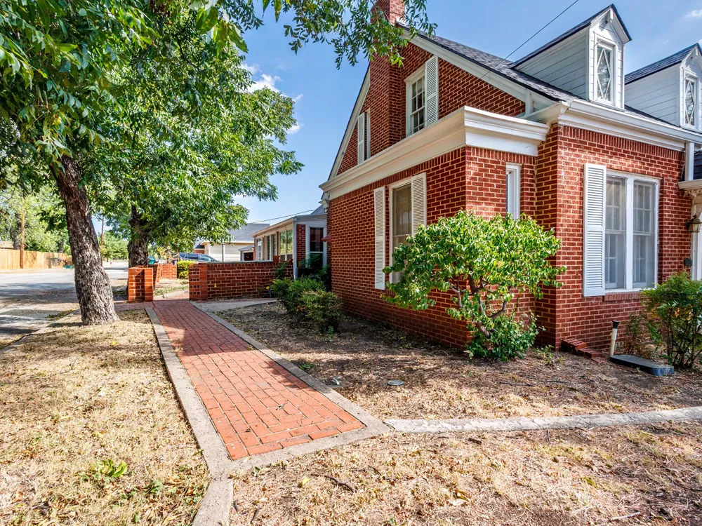 1016 W Walnut Coleman, TX 76834