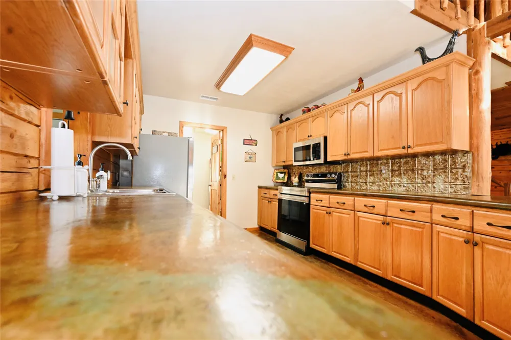 17311 Hwy 82 E Honey Grove, TX 75446