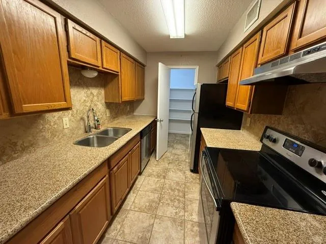 9700 Leawood Boulevard #1704 Houston, TX 77099