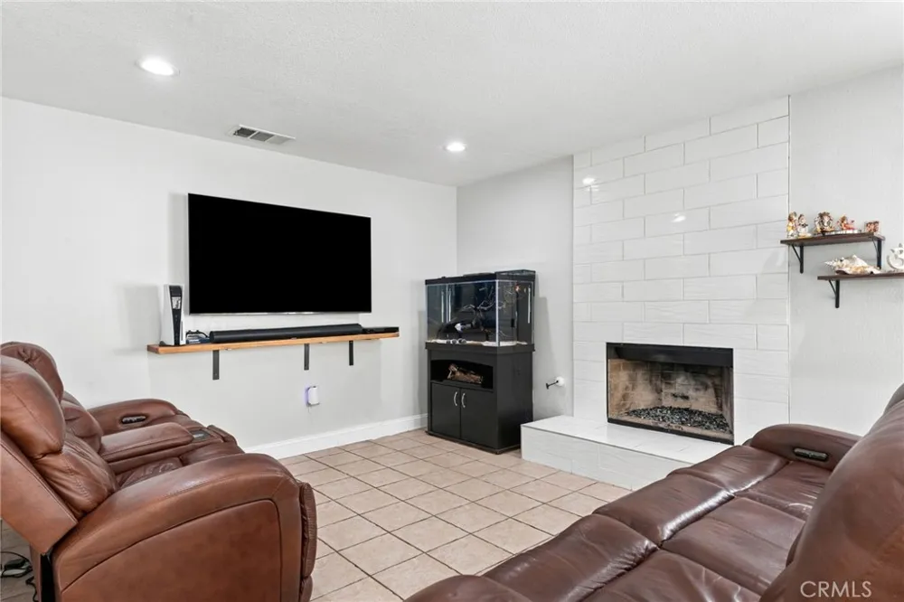 1251 Oakcrest Circle Corona, CA 92882