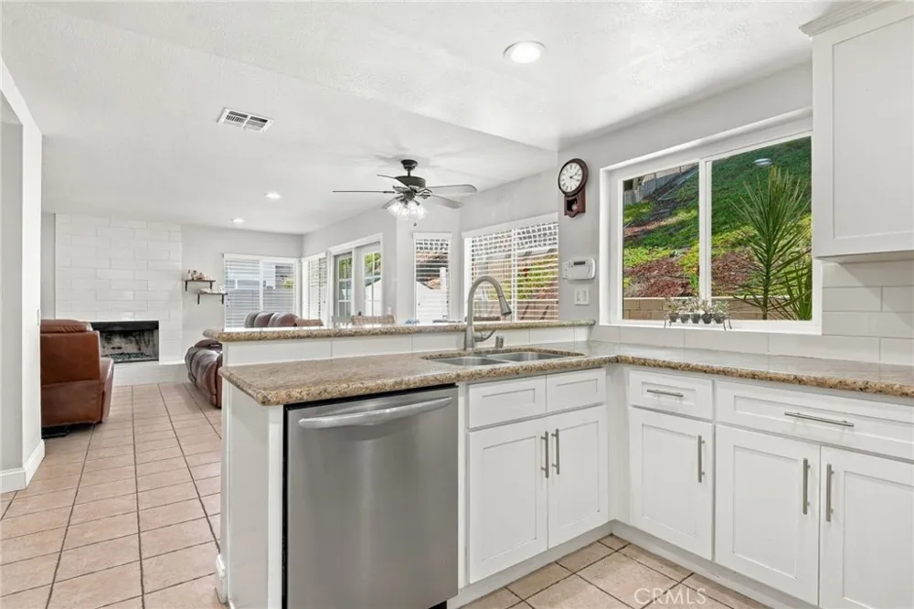 1251 Oakcrest Circle Corona, CA 92882