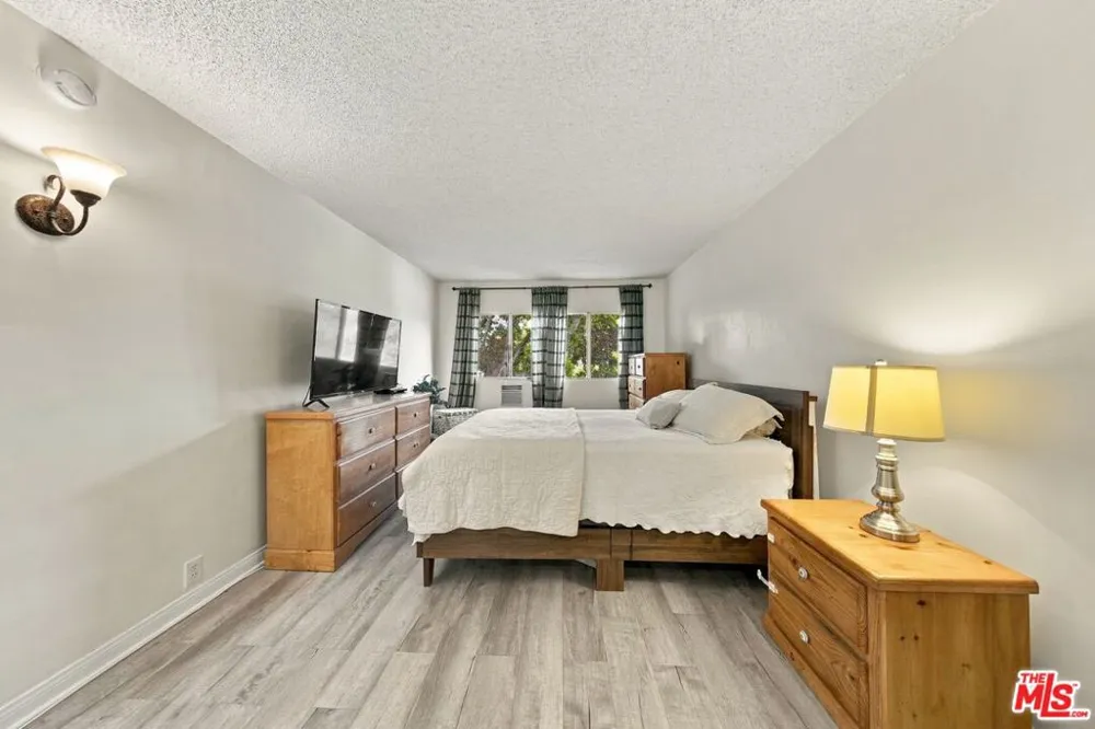 3166 S Sepulveda Boulevard #6 Los Angeles, CA 90034