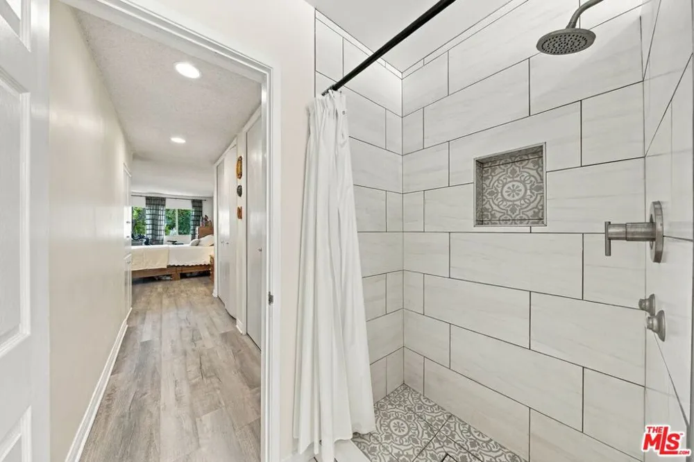 3166 S Sepulveda Boulevard #6 Los Angeles, CA 90034