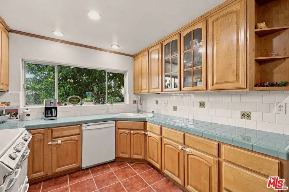3166 S Sepulveda Boulevard #6 Los Angeles, CA 90034