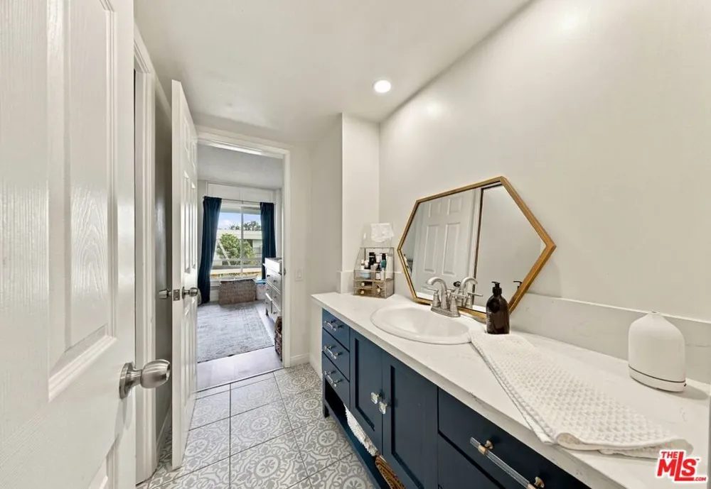 3166 S Sepulveda Boulevard #6 Los Angeles, CA 90034