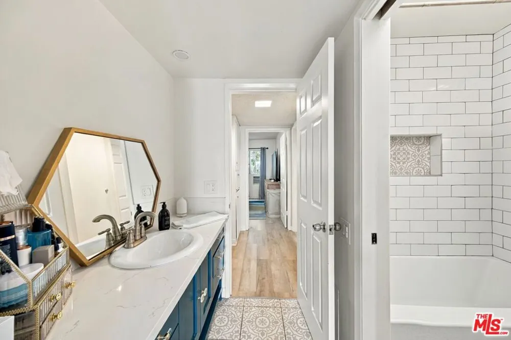 3166 S Sepulveda Boulevard #6 Los Angeles, CA 90034