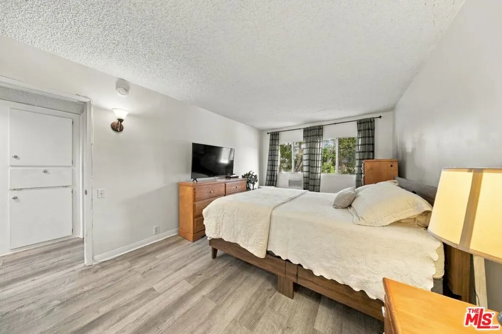 3166 S Sepulveda Boulevard #6 Los Angeles, CA 90034
