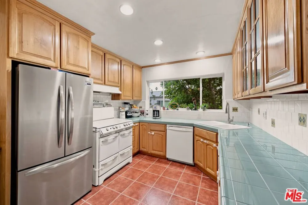 3166 S Sepulveda Boulevard #6 Los Angeles, CA 90034