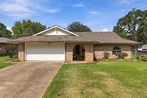 1011 E Teresa Avenue