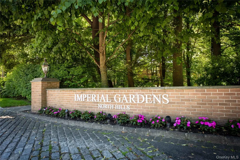 48 Wimbledon Drive Roslyn, NY 11576