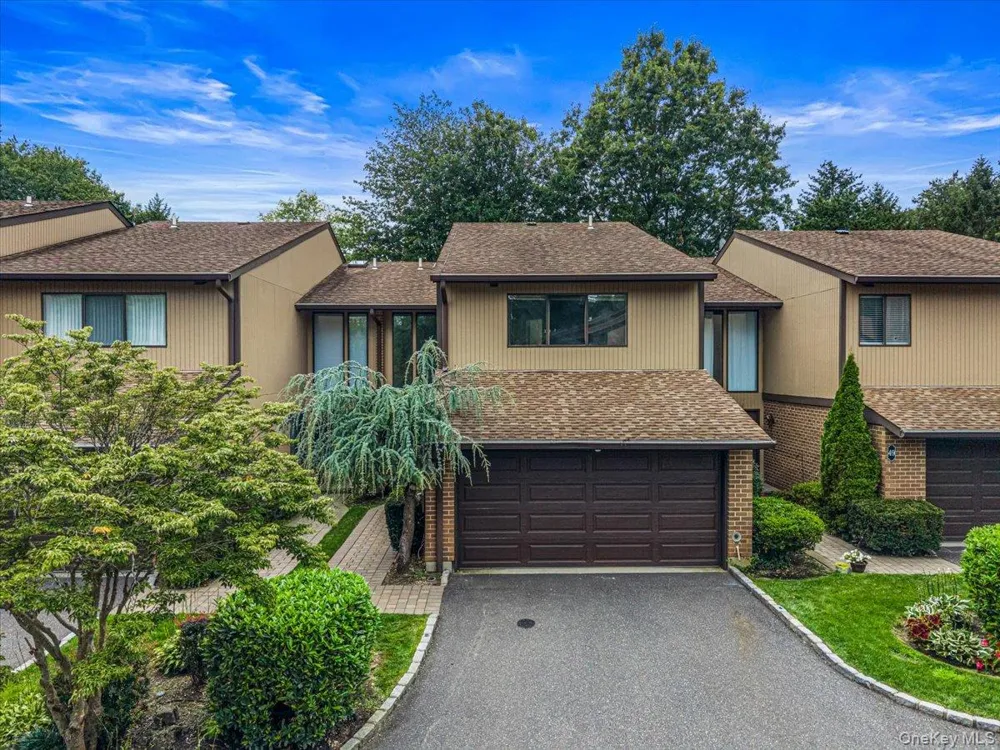 48 Wimbledon Drive Roslyn, NY 11576