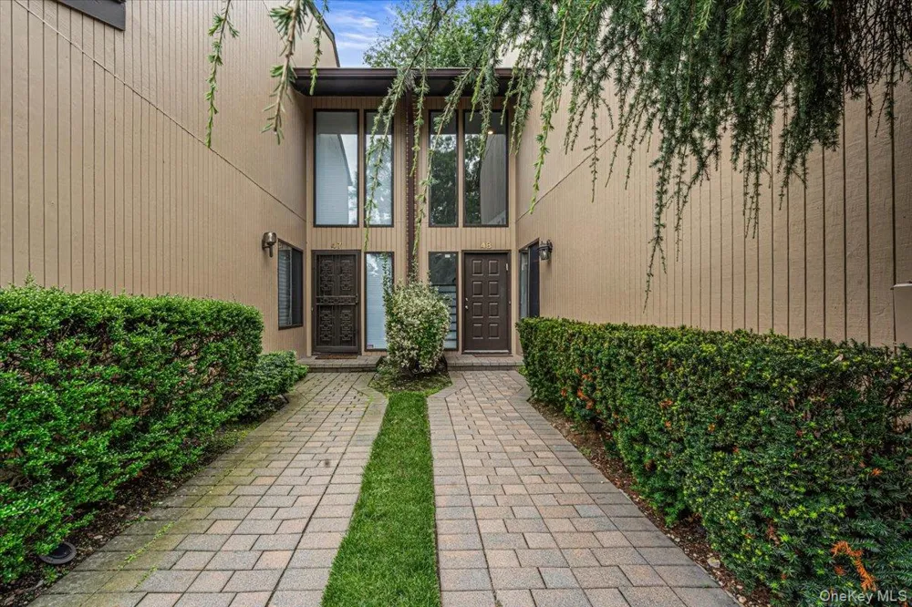 48 Wimbledon Drive Roslyn, NY 11576