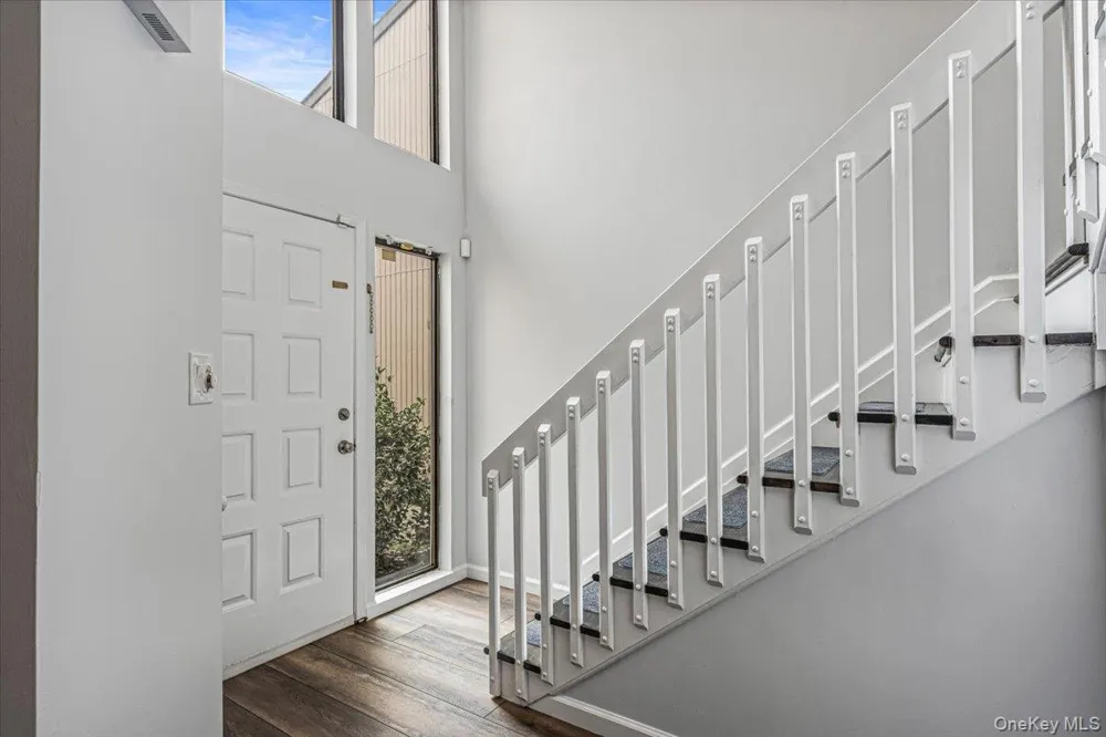 48 Wimbledon Drive Roslyn, NY 11576