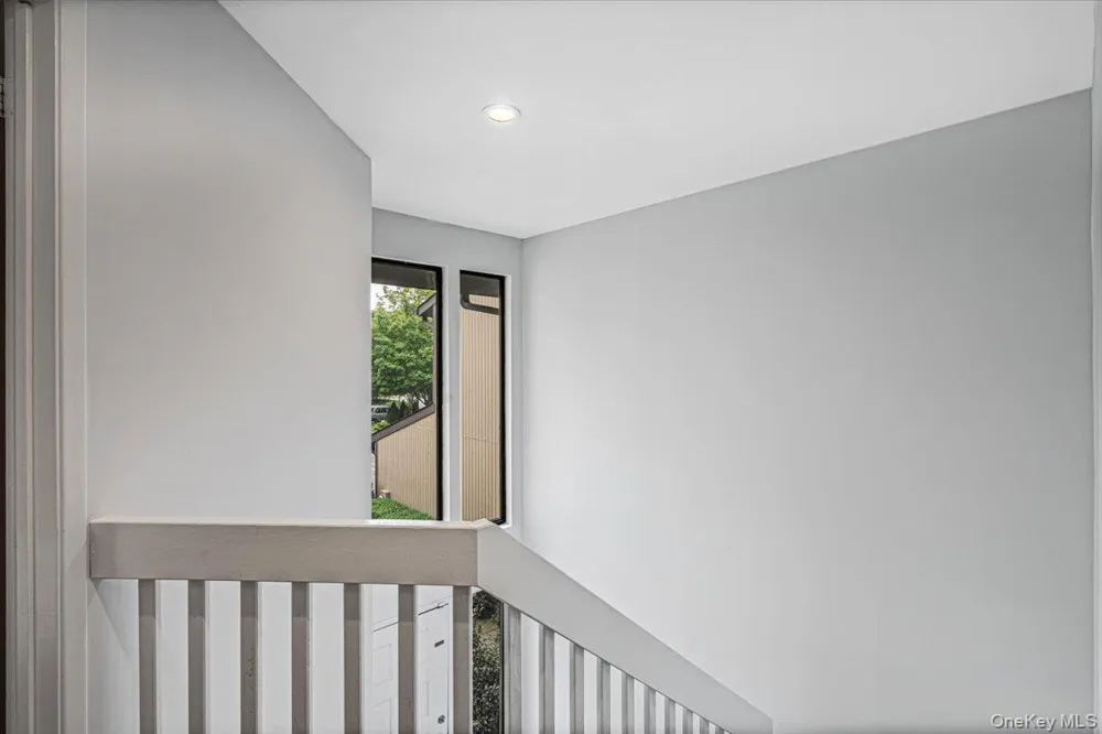 48 Wimbledon Drive Roslyn, NY 11576