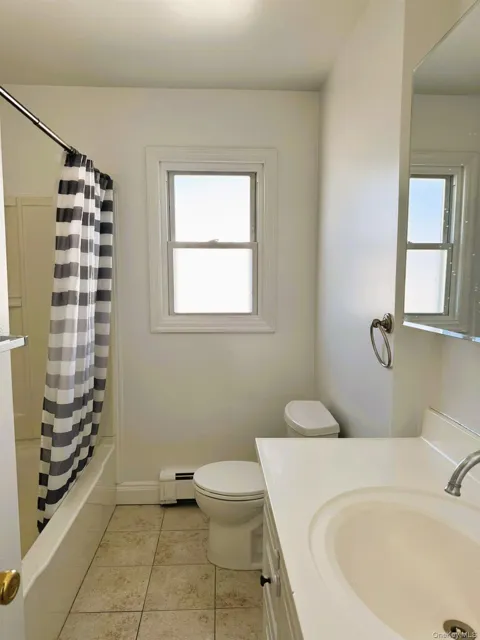 131 Roslyn Road #1st Floor