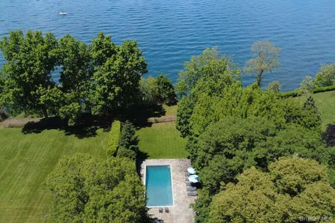 7 Cedar Lane