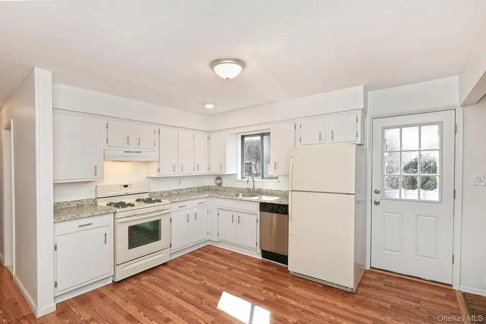 8 Harbor Hill Road #2nd Floor Glen Cove, NY 11542