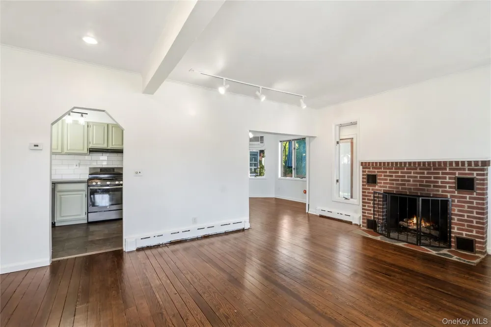 120 S High Street Lindenhurst, NY 11757