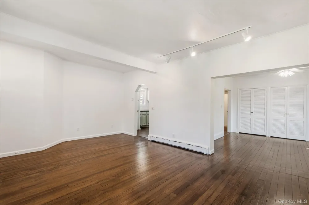120 S High Street Lindenhurst, NY 11757