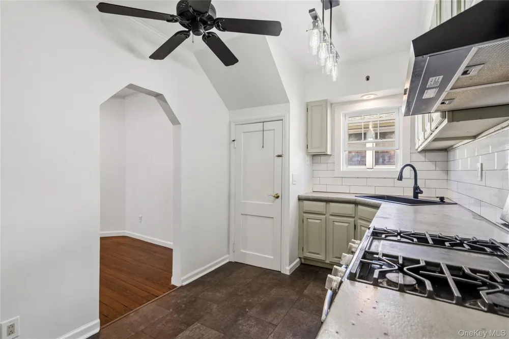 120 S High Street Lindenhurst, NY 11757