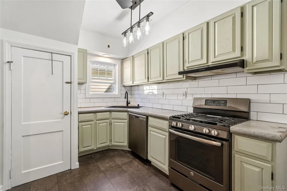 120 S High Street Lindenhurst, NY 11757
