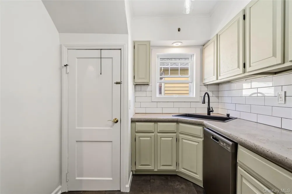 120 S High Street Lindenhurst, NY 11757