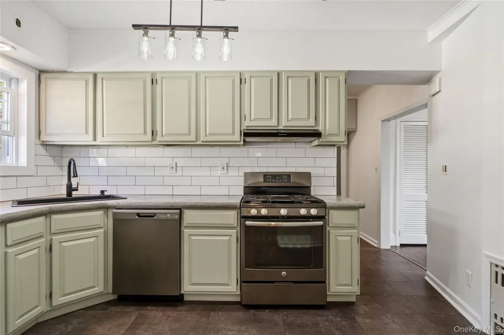 120 S High Street Lindenhurst, NY 11757