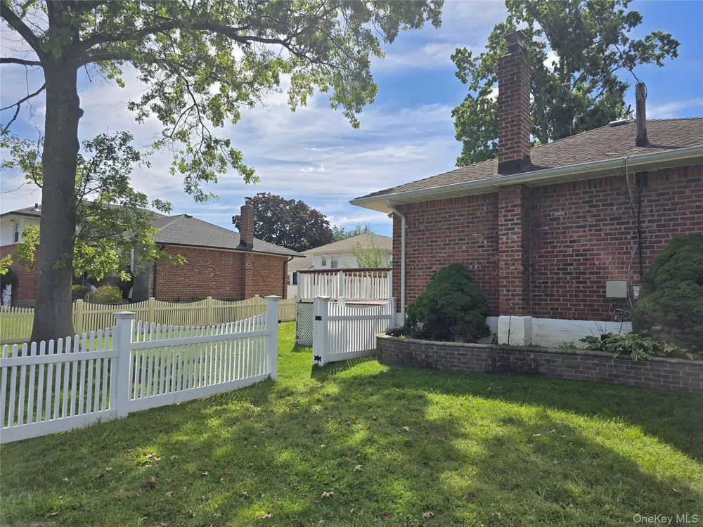 950 Linkwood Drive Baldwin, NY 11510