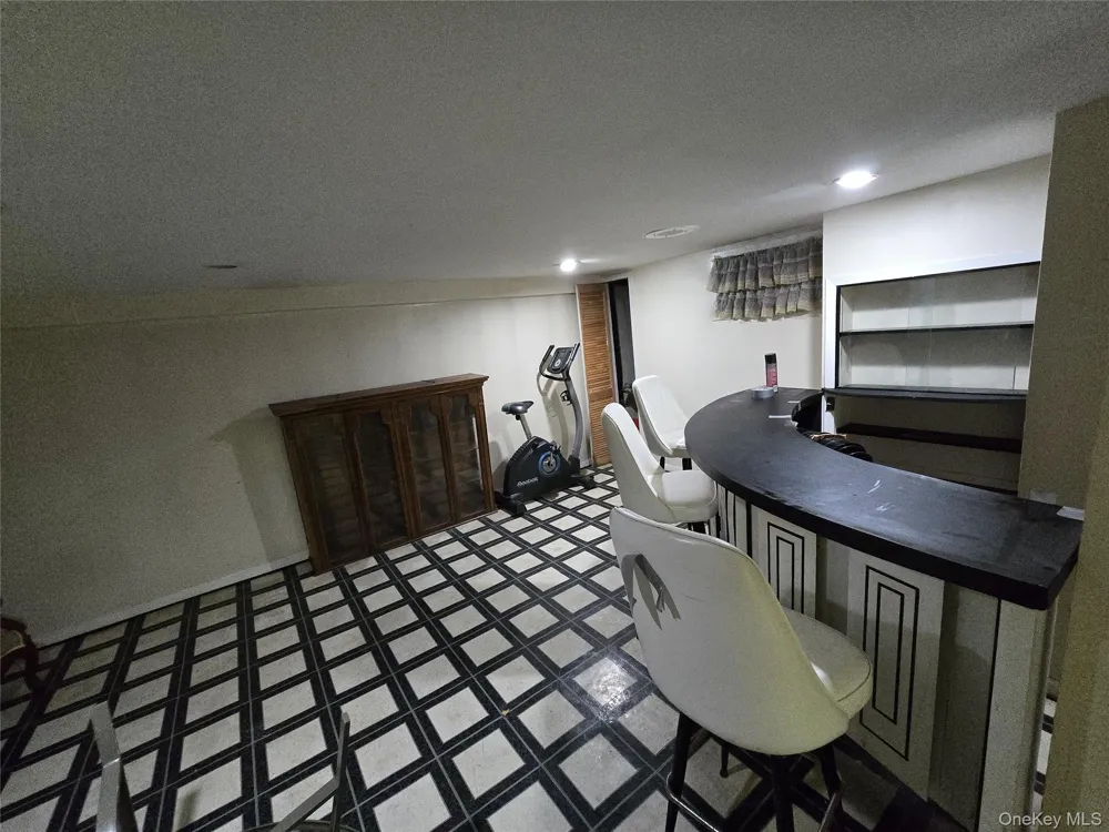 950 Linkwood Drive Baldwin, NY 11510