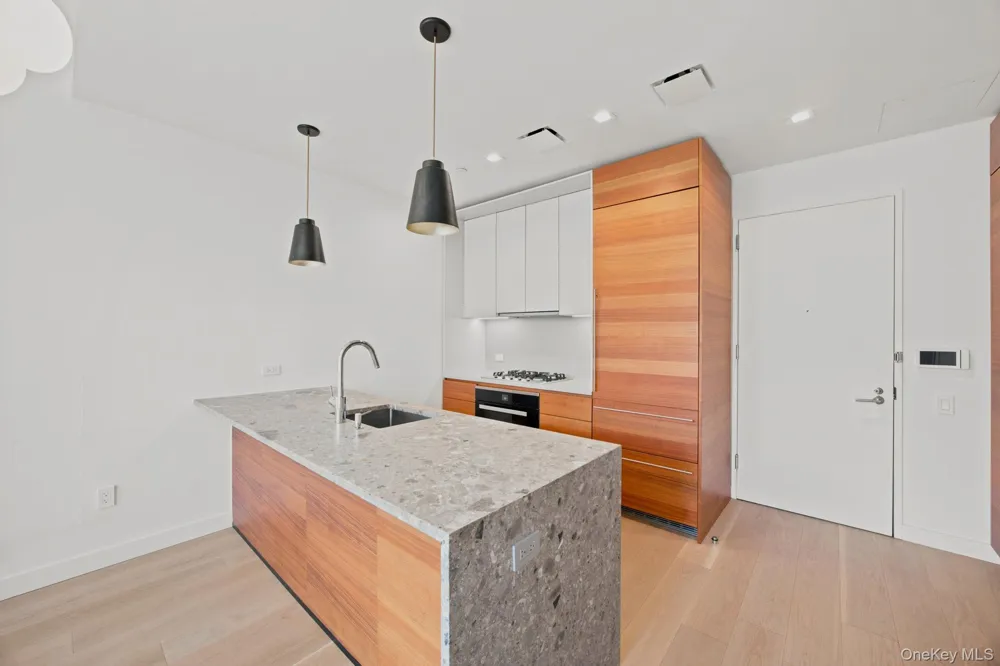 21-21 31st Street #4J Astoria, NY 11105