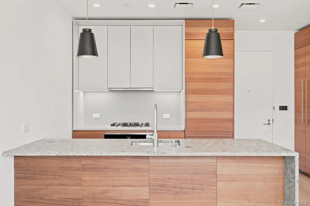 21-21 31st Street #4J Astoria, NY 11105