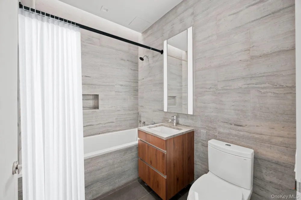 21-21 31st Street #4J Astoria, NY 11105