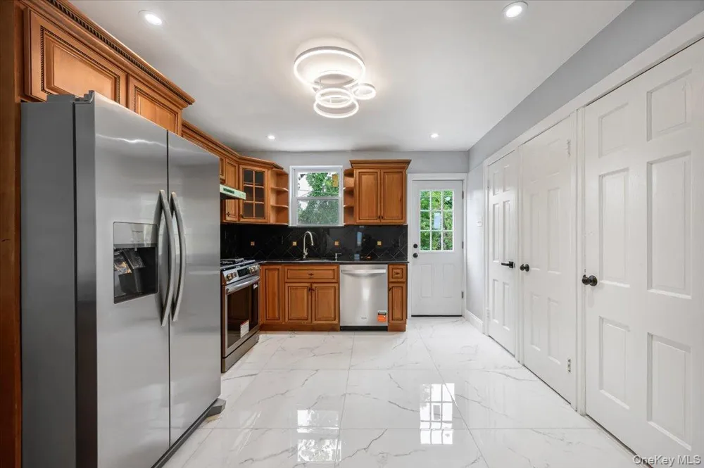 336 W Seaman Avenue Freeport, NY 11520