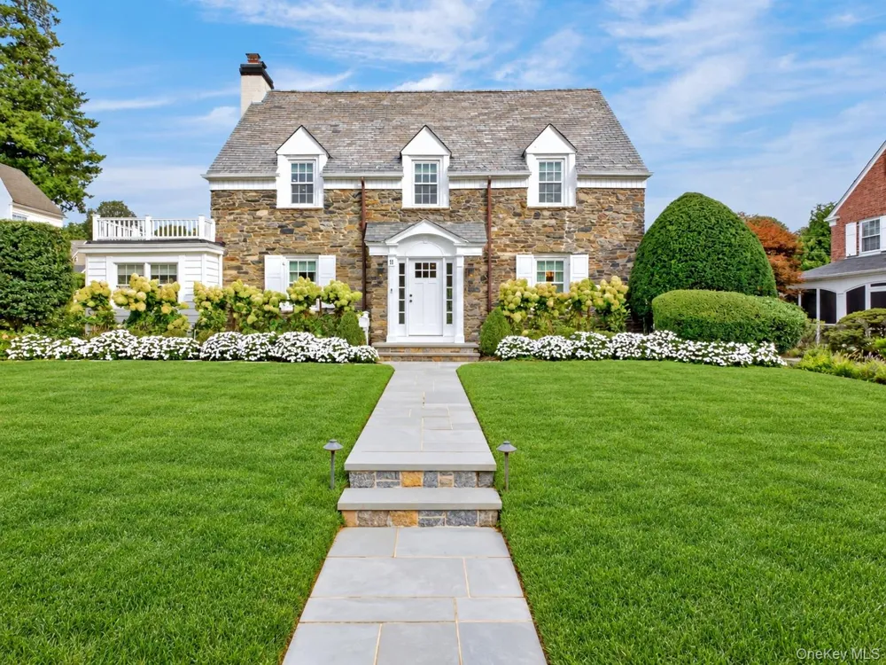11 Cedar Place Garden City, NY 11530