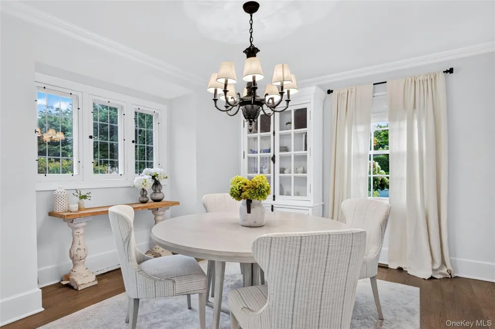 11 Cedar Place Garden City, NY 11530