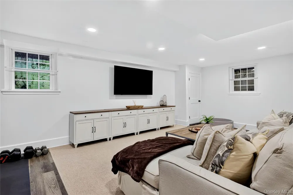 11 Cedar Place Garden City, NY 11530