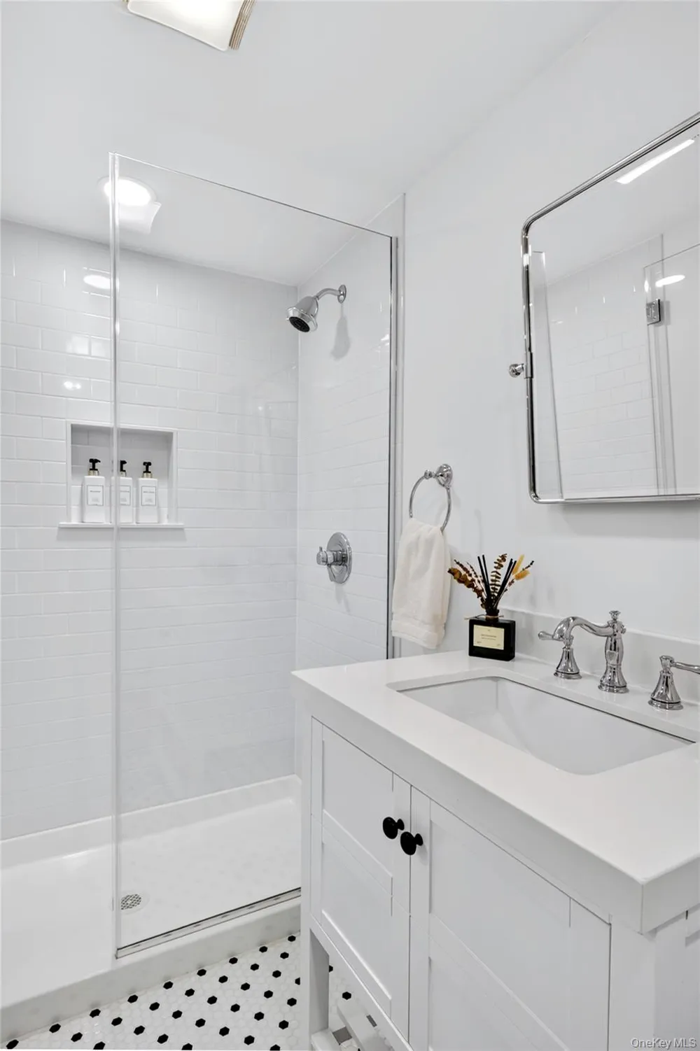 11 Cedar Place Garden City, NY 11530