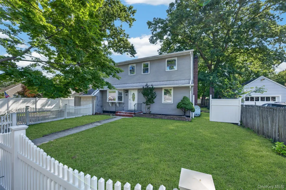 10 Field Place Huntington Station, NY 11746