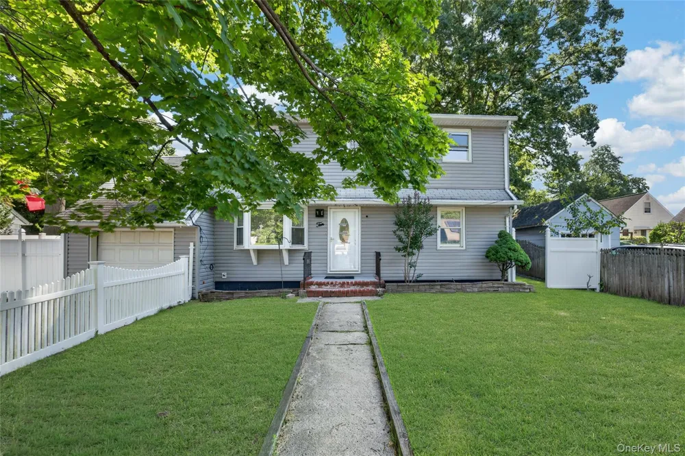 10 Field Place Huntington Station, NY 11746