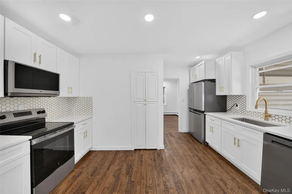 10 Field Place Huntington Station, NY 11746