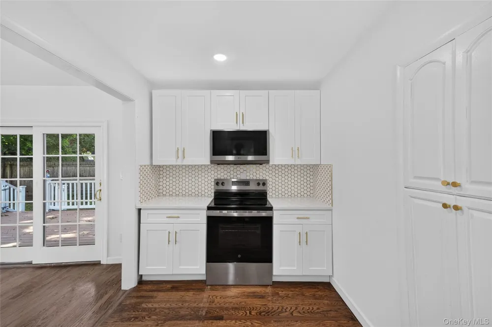 10 Field Place Huntington Station, NY 11746