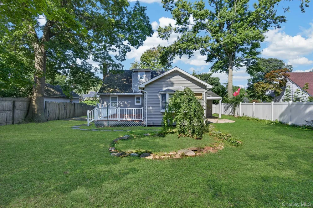 10 Field Place Huntington Station, NY 11746