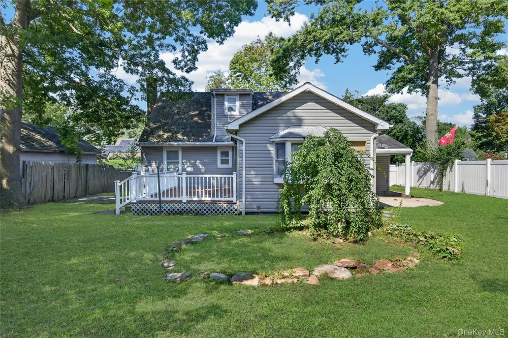 10 Field Place Huntington Station, NY 11746