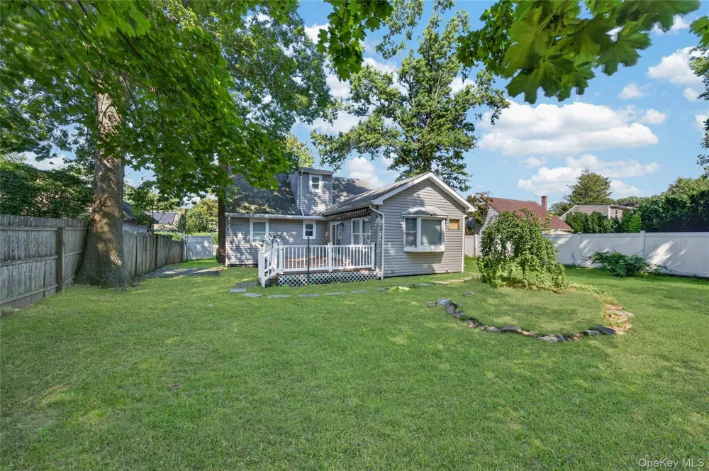 10 Field Place Huntington Station, NY 11746